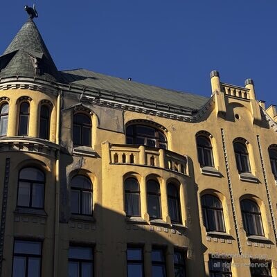 Das Eckt&uuml;rmchen des Katzenhauses von unten, Riga, Lettland