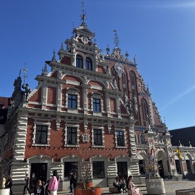Das Schwarzhäupterhaus und das Schwabe-Haus von der Seite, Rathausplatz, Riga, Lettland