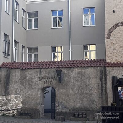 Der Innenhof von Konventa Sēta vom hinteren Durchgang aus, Riga, Lettland