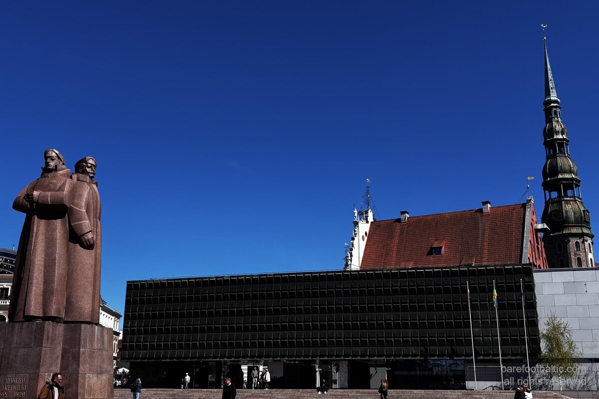 Lettisches Schützendenkmal und Museum der Okkupation auf dem Latviešu-strēlnieku-laukums, Riga, Lettland.
