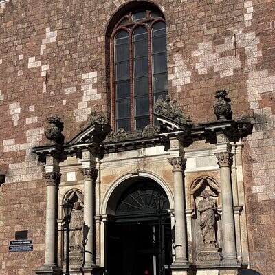 Das barocke Westportal der Petrikirche aus den 1690er Jahren, Riga, Lettland