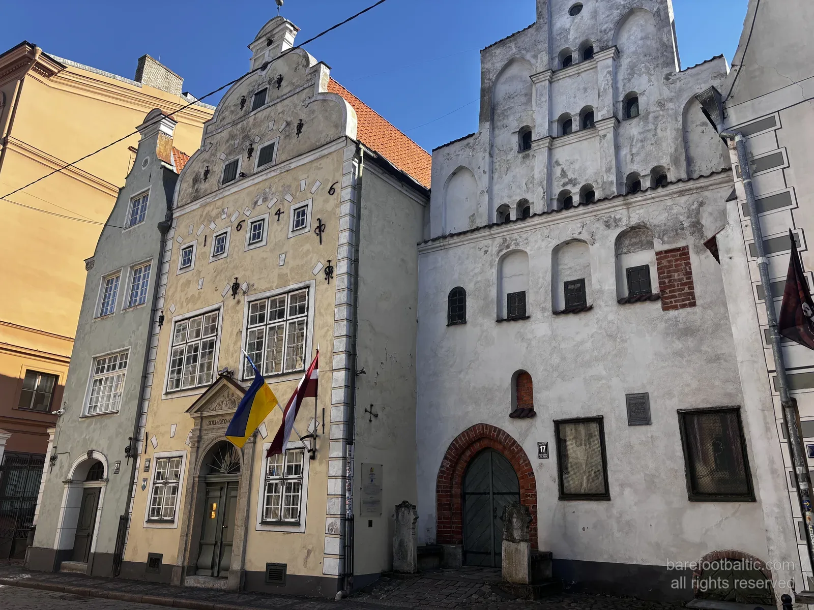 Die H&auml;user der Drei Br&uuml;der an der Mazā Pils iela 17, 19, 21 nebeneinander in der Rigaer Altstadt, Lettland.