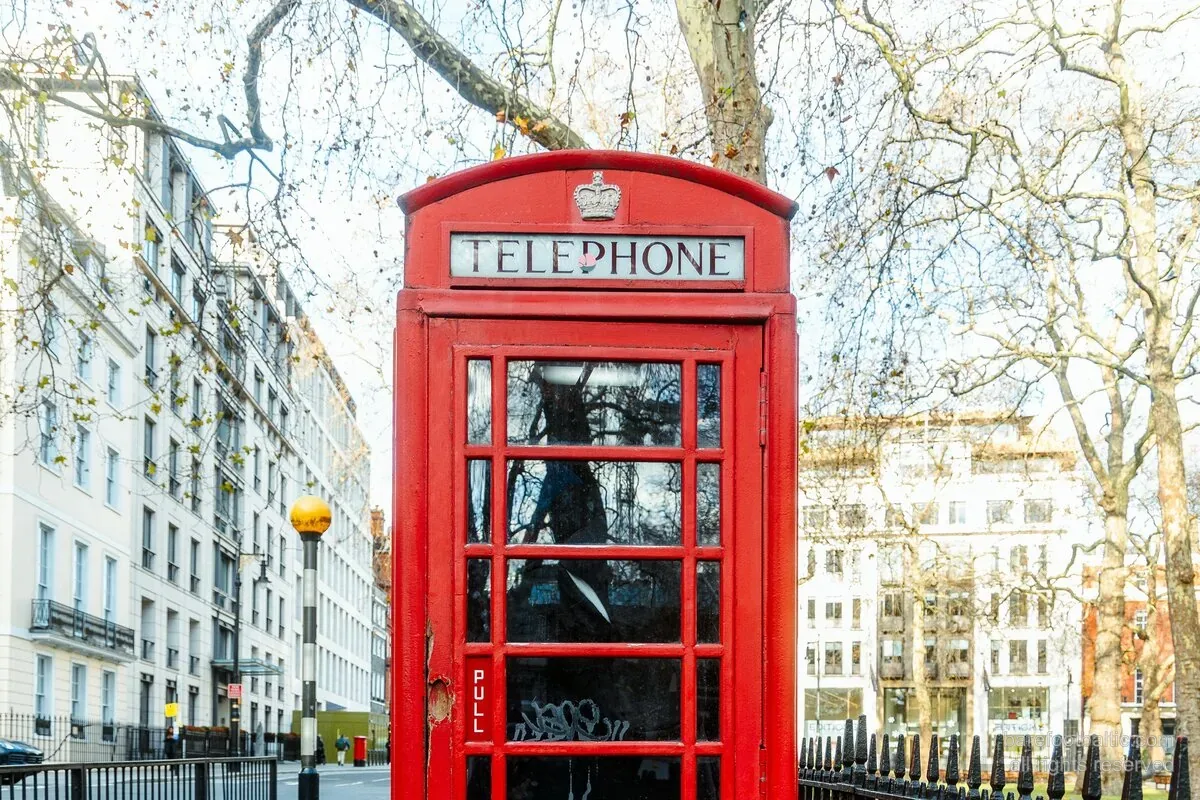 A classic London red telephone box — for a Latvian guide's briefing for British travellers heading to Riga.