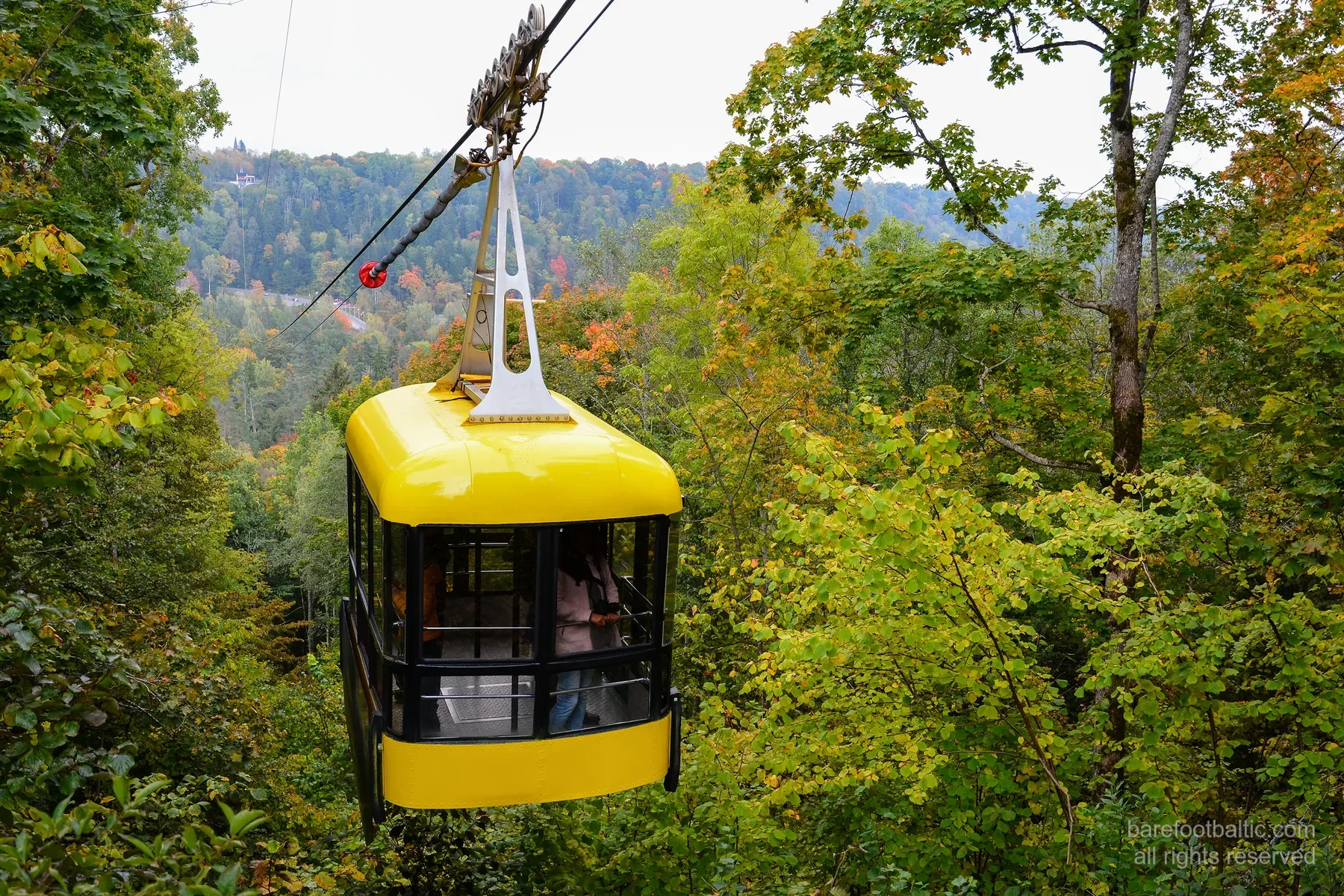 Die Sigulda-Seilbahn über dem Gauja-Tal, Lettland